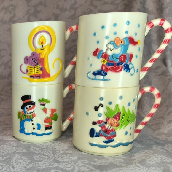 4 vintage 1985 Sterling House plastic 3" Christmas mugs w box, yellowed - Picture 2 of 14